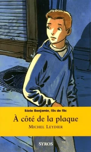 A c�t� de la plaque