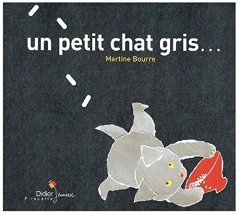 Un petit chat gris