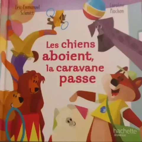 Les chiens aboient, la caravane passe